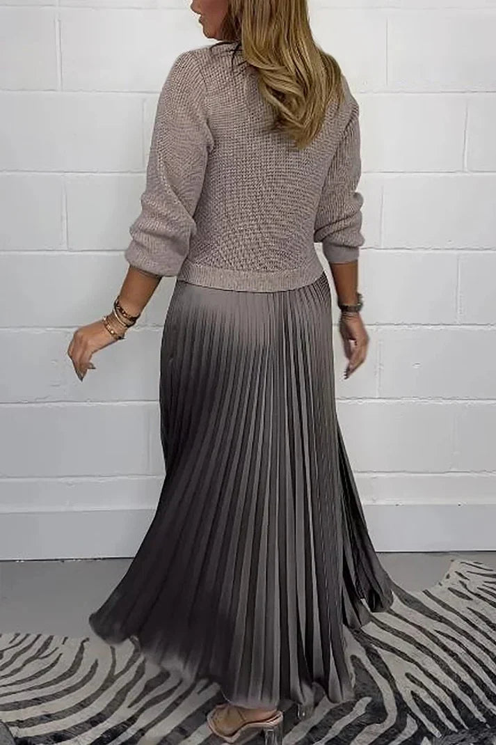 Sara - Sweater dress with long sleeves and pleated skirt