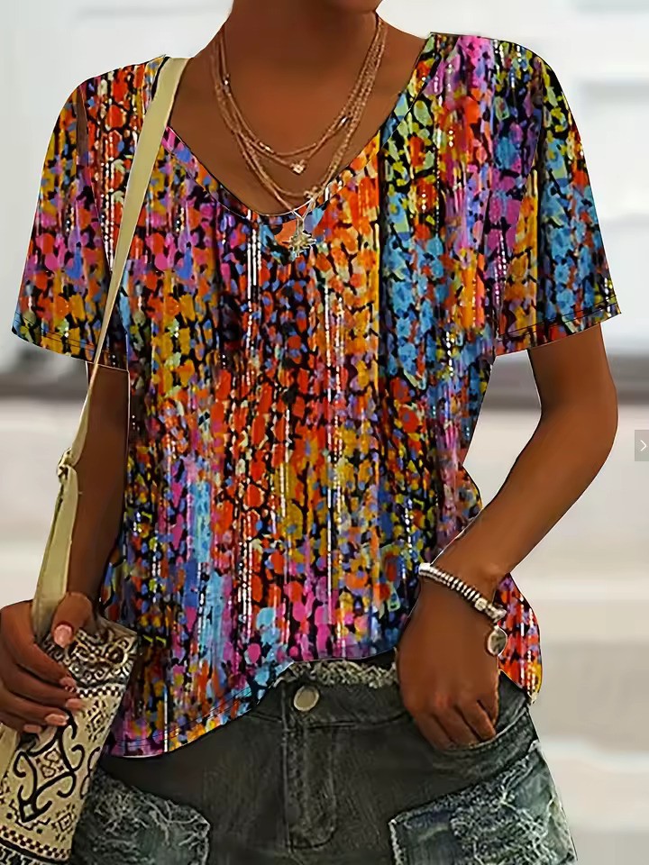 Delara™ - Retro V-neck T-shirt