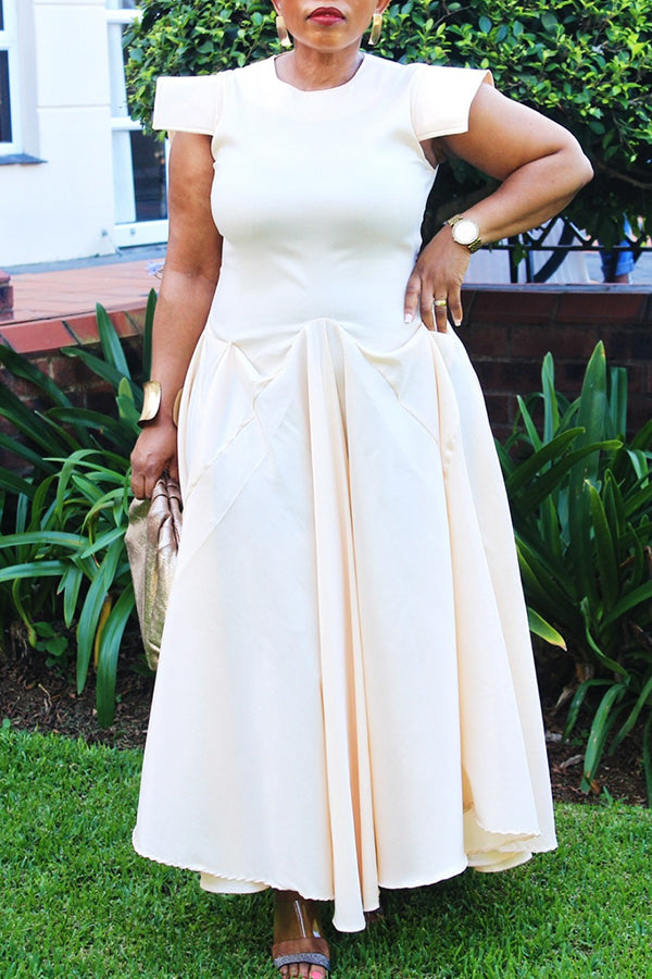 Elodie – Chic Round Neck Zip-Back Dress