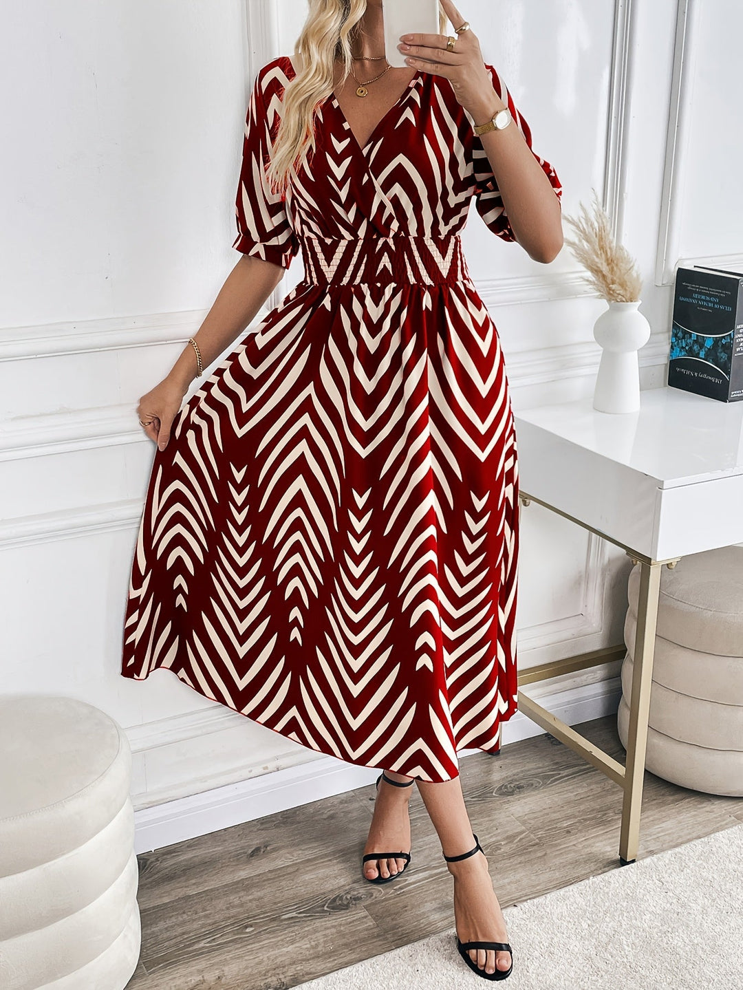 Lily™ - Chic Chevron Print Dress