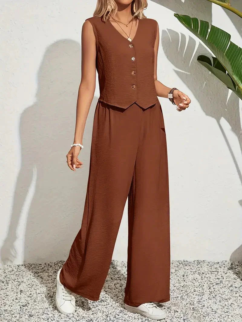 Lisa™ | Casual Summer Set with Heart-Shaped Neckline