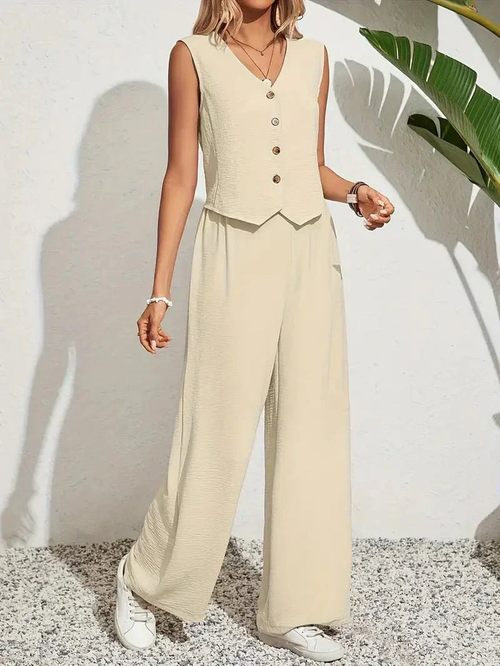 Lisa™ | Casual Summer Set with Heart-Shaped Neckline