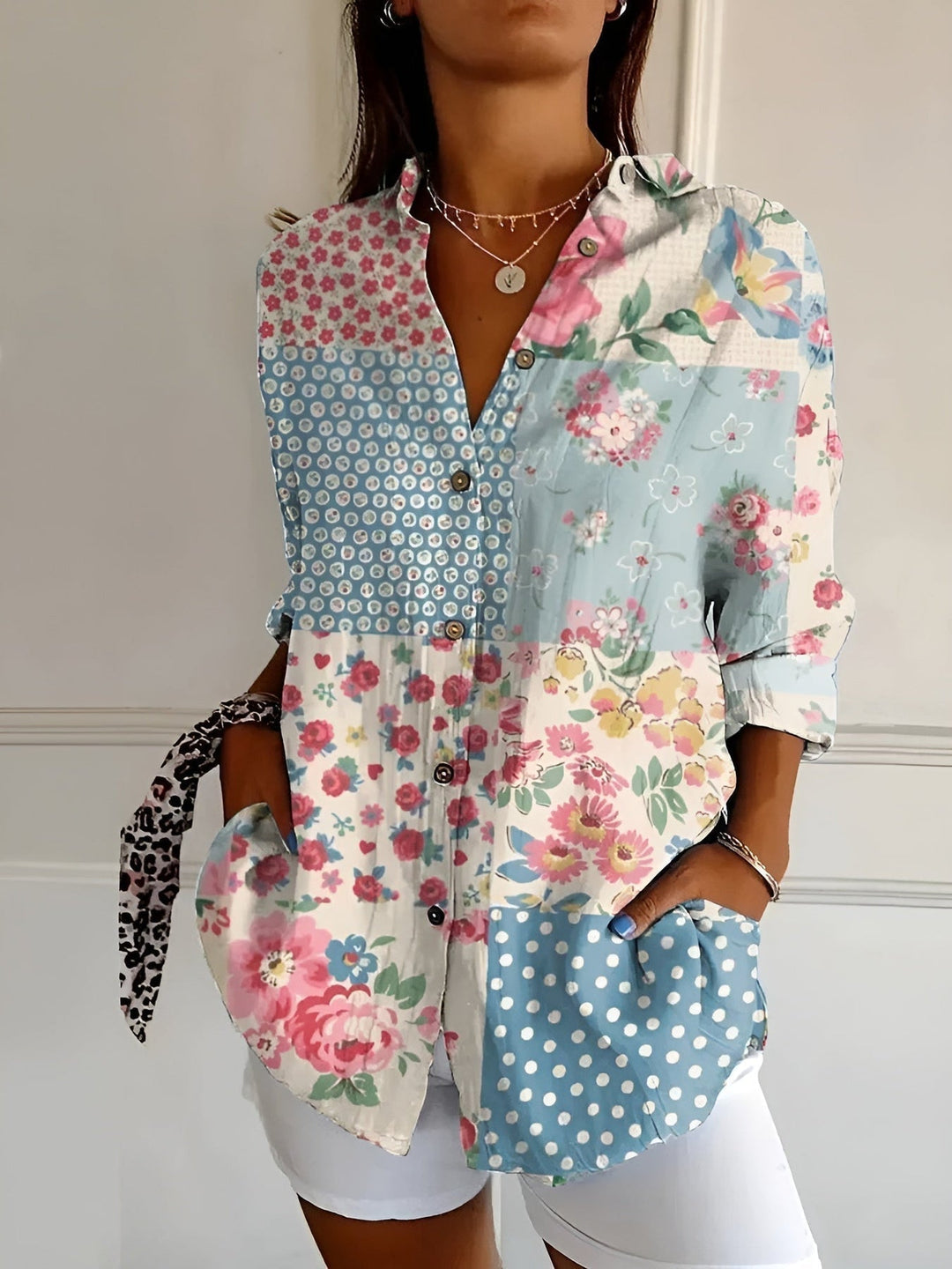 Brenda - Casual blouse with flowers and patterns