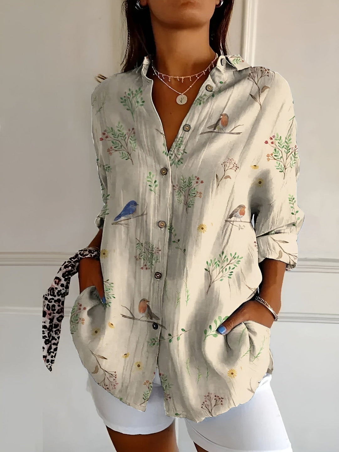 Brenda - Casual blouse with flowers and patterns