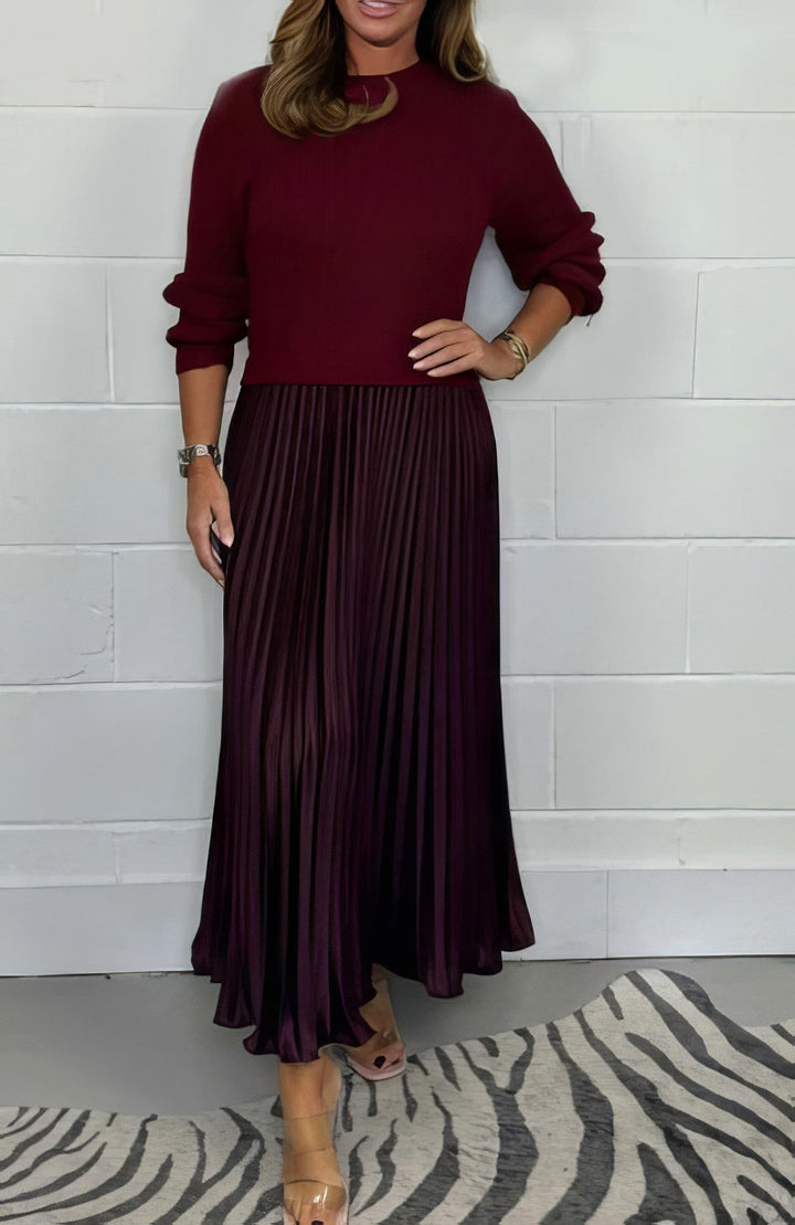 Sara - Sweater dress with long sleeves and pleated skirt
